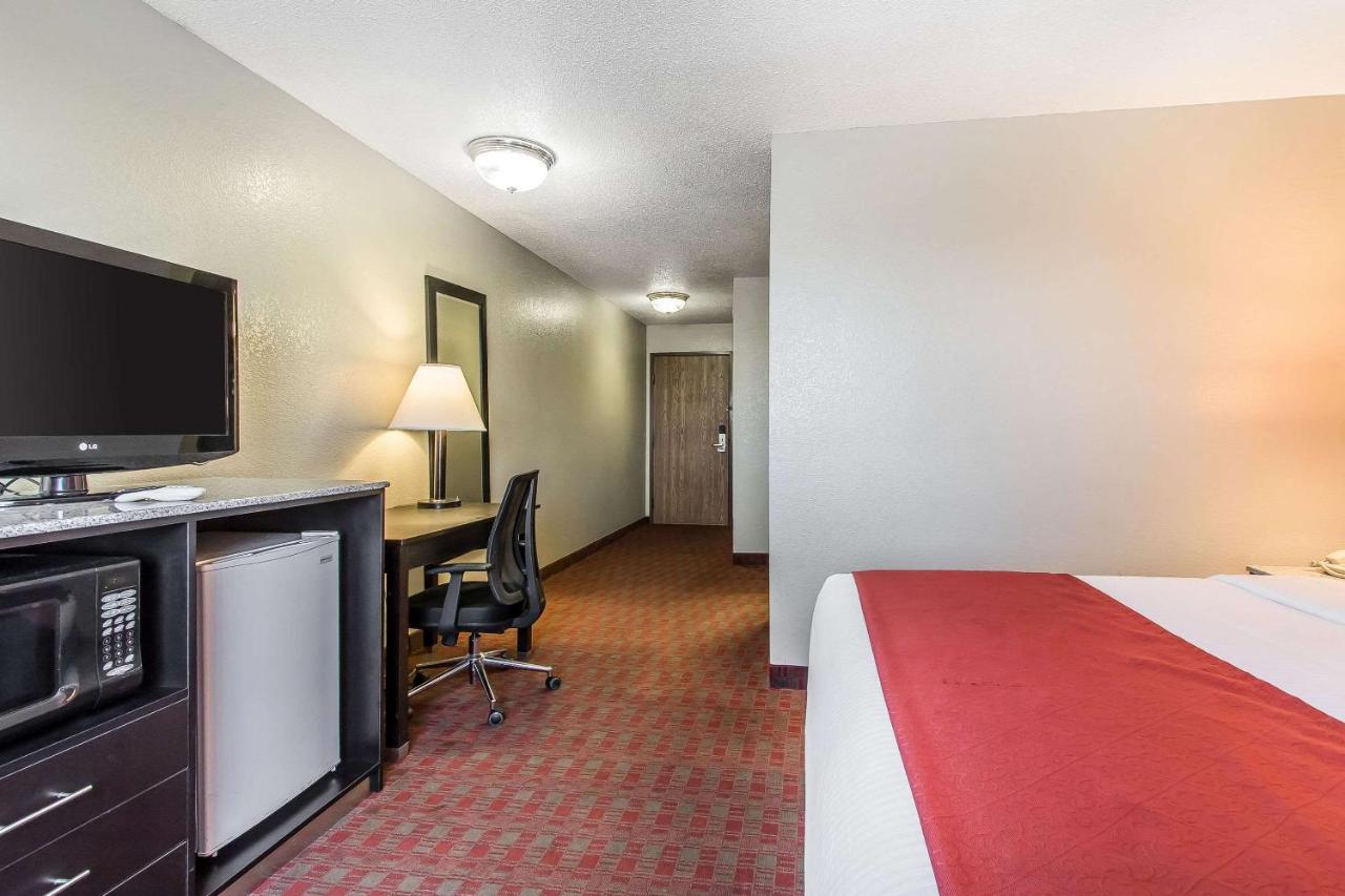 Quality Inn & Suites La Vergne Exterior foto