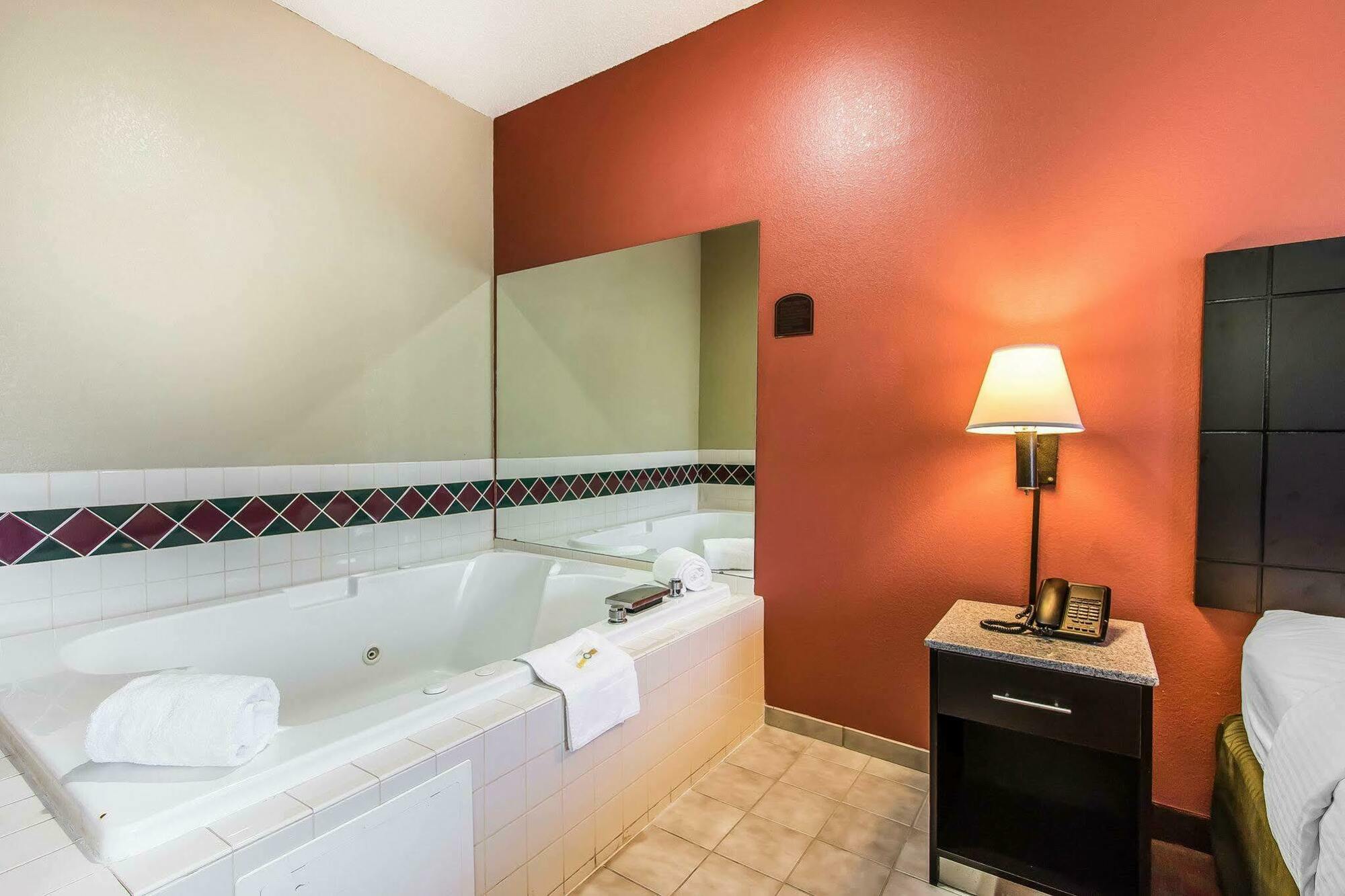 Quality Inn & Suites La Vergne Exterior foto